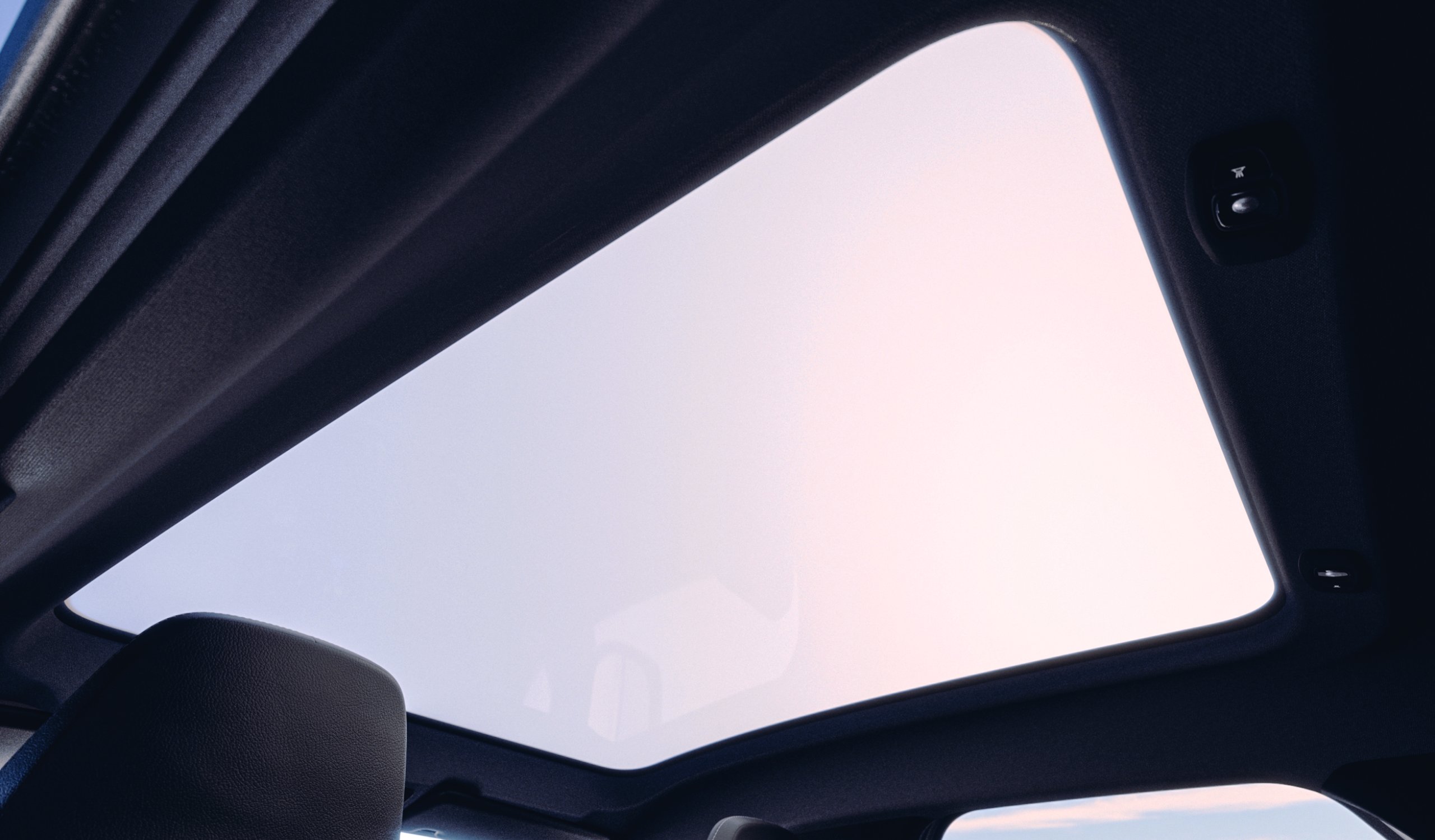 Nové Mitsubishi Grandis - zatmavovací panoramatická prosklená střecha